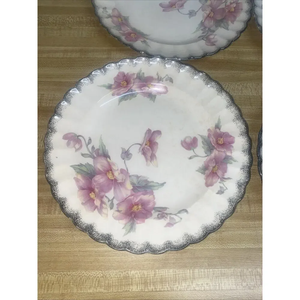 Set Of 4 9.25” Dinner Plates Ivory Porcelain By Sebring “Primrose” 22K Gold Trim